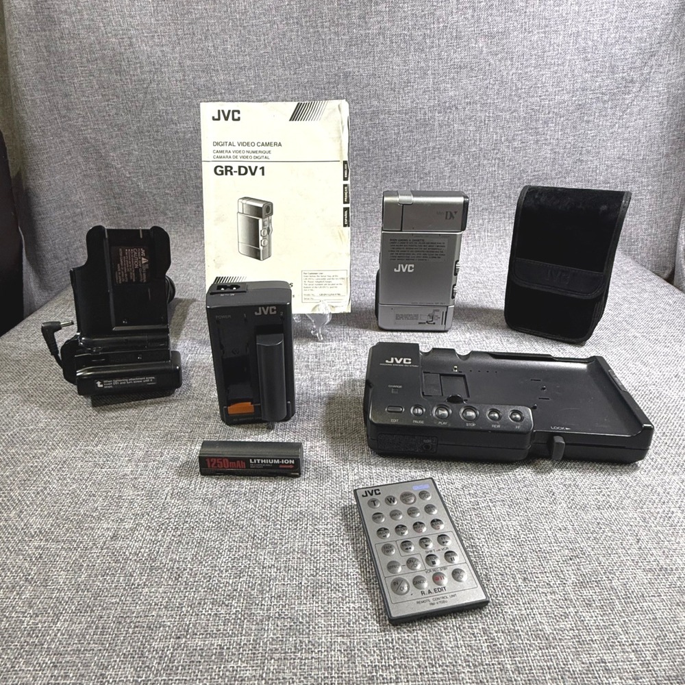 VTG JVC GR-DV1 MiniDV Digital Video Camera Bundle Docking Station Remote Battery